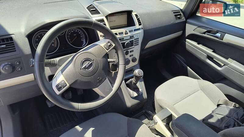 Минивэн Opel Zafira 2008 в Золочеве