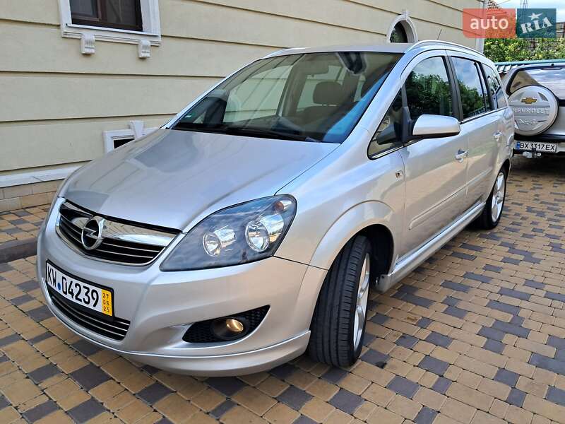 Минивэн Opel Zafira 2008 в Могилев-Подольске