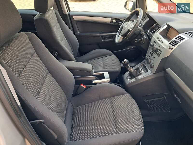 Минивэн Opel Zafira 2008 в Могилев-Подольске
