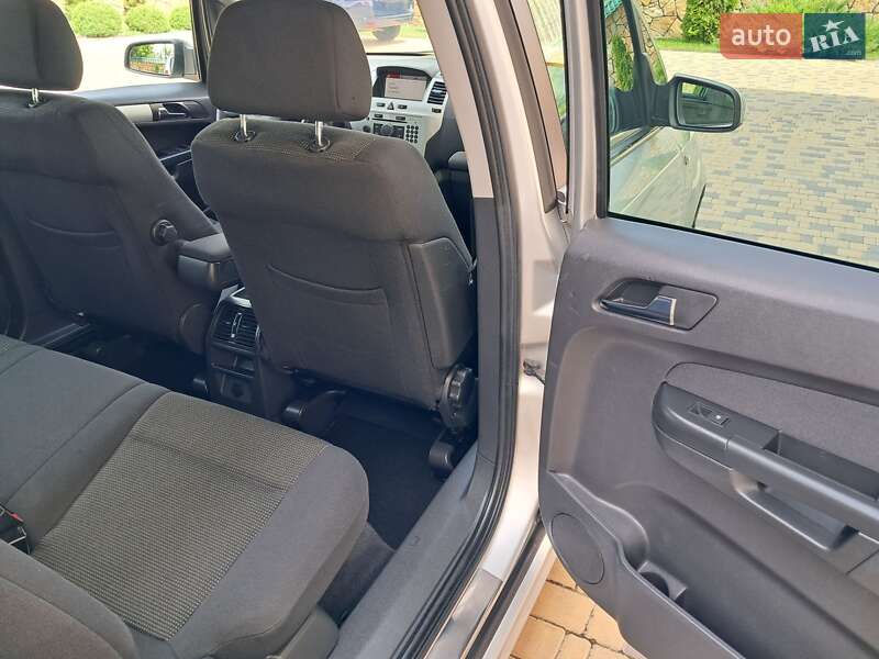 Минивэн Opel Zafira 2008 в Могилев-Подольске