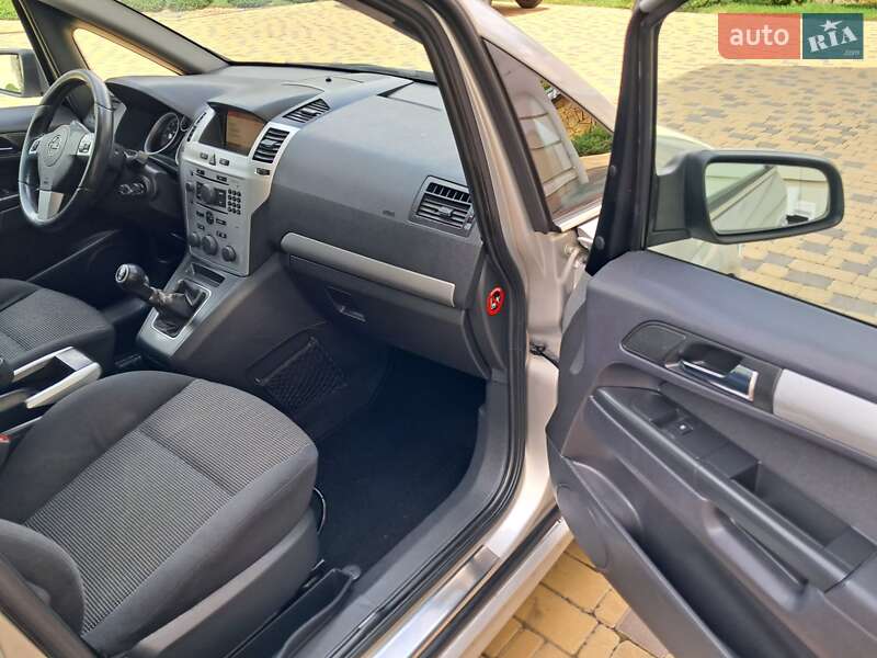 Минивэн Opel Zafira 2008 в Могилев-Подольске