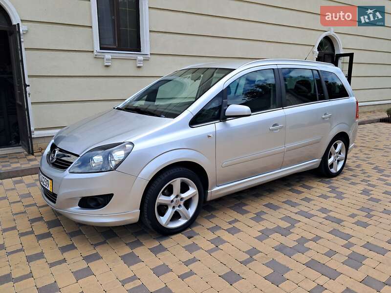 Минивэн Opel Zafira 2008 в Могилев-Подольске