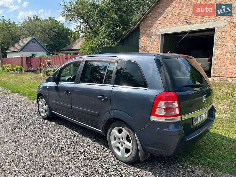 Минивэн Opel Zafira 2008 в Миргороде