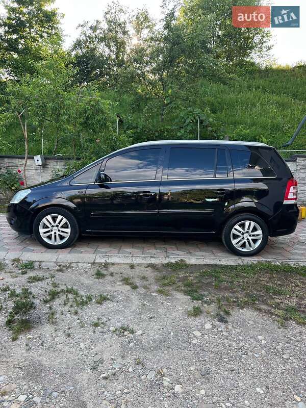 Минивэн Opel Zafira 2010 в Коломые