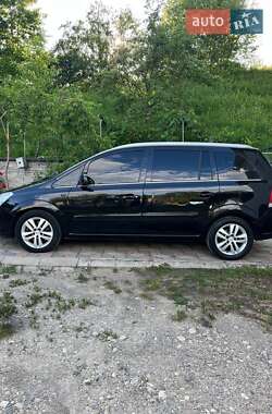 Минивэн Opel Zafira 2010 в 