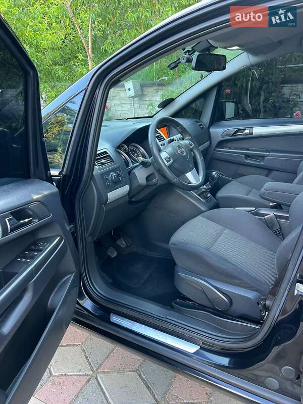 Минивэн Opel Zafira 2010 в Коломые