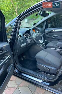 Минивэн Opel Zafira 2010 в 