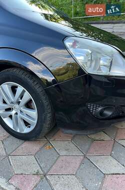 Минивэн Opel Zafira 2010 в 
