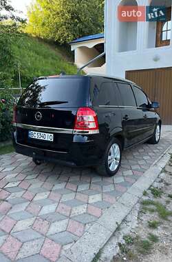 Минивэн Opel Zafira 2010 в 