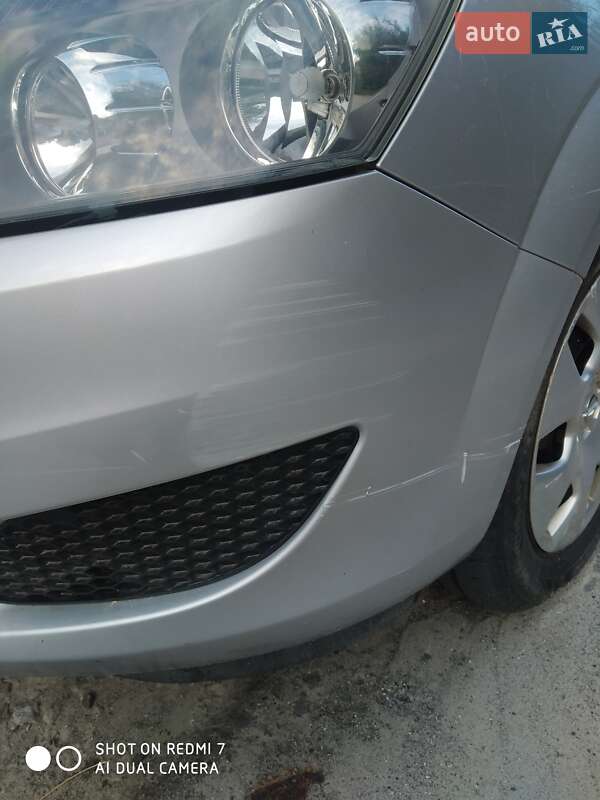 Мінівен Opel Zafira 2011 в Острозі