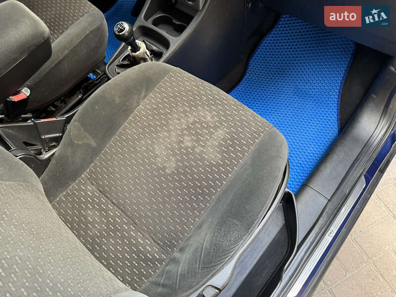 Минивэн Opel Zafira 2005 в Киеве