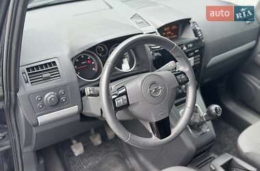 Минивэн Opel Zafira 2011 в 