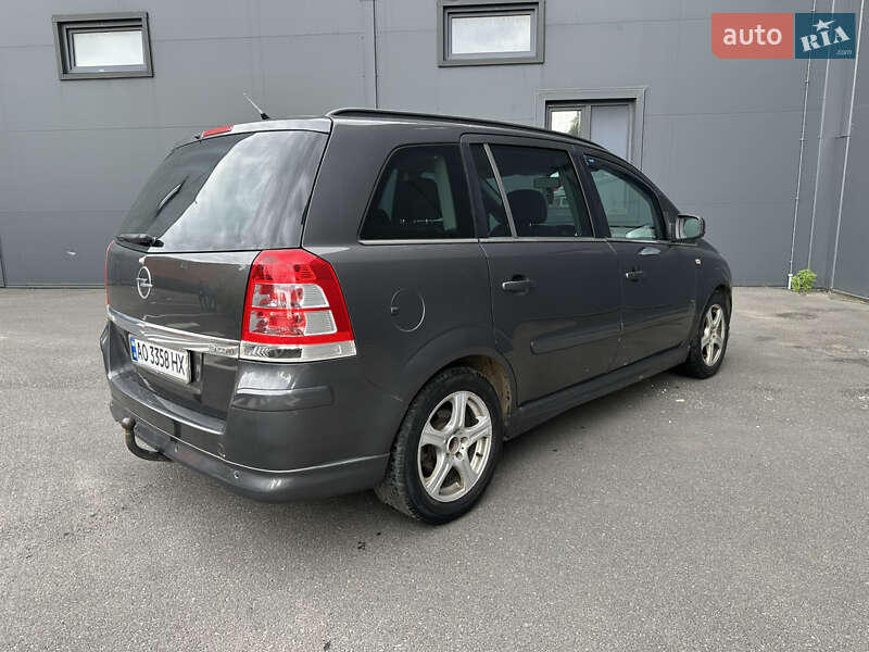 Минивэн Opel Zafira 2009 в Киеве