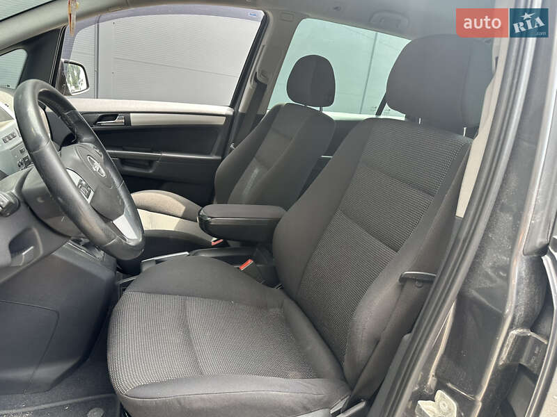 Минивэн Opel Zafira 2009 в Киеве