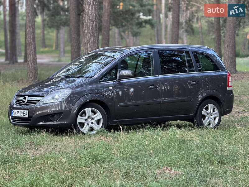 Минивэн Opel Zafira 2010 в Сумах