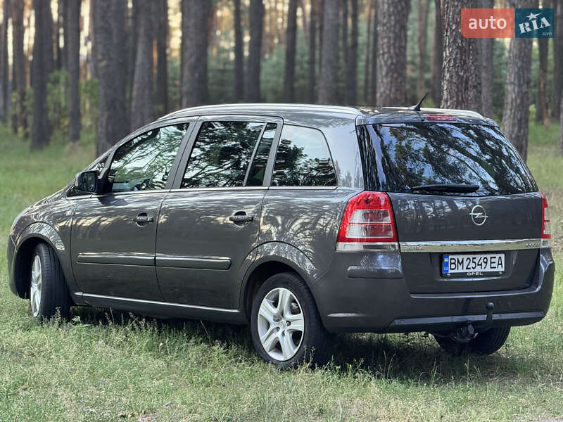 Минивэн Opel Zafira 2010 в Сумах
