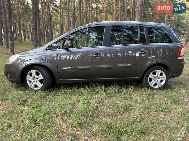Минивэн Opel Zafira 2010 в Сумах