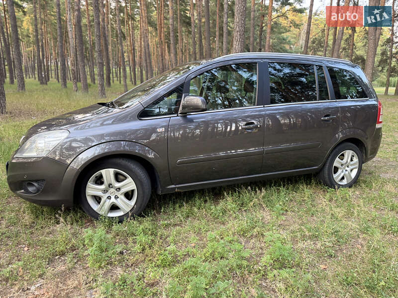 Минивэн Opel Zafira 2010 в Сумах