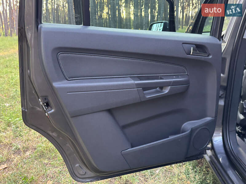 Минивэн Opel Zafira 2010 в Сумах