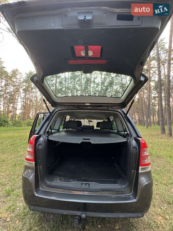 Минивэн Opel Zafira 2010 в Сумах