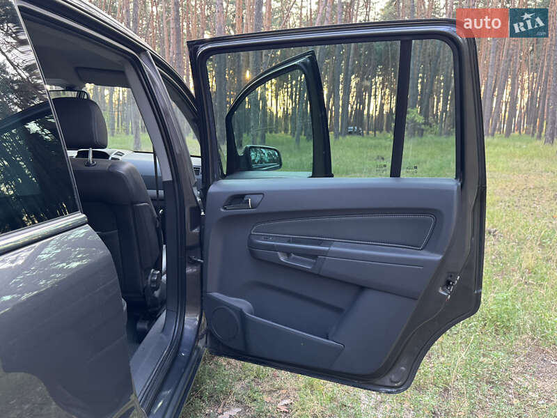 Минивэн Opel Zafira 2010 в Сумах
