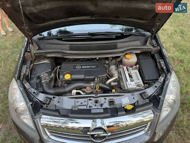 Минивэн Opel Zafira 2010 в Сумах