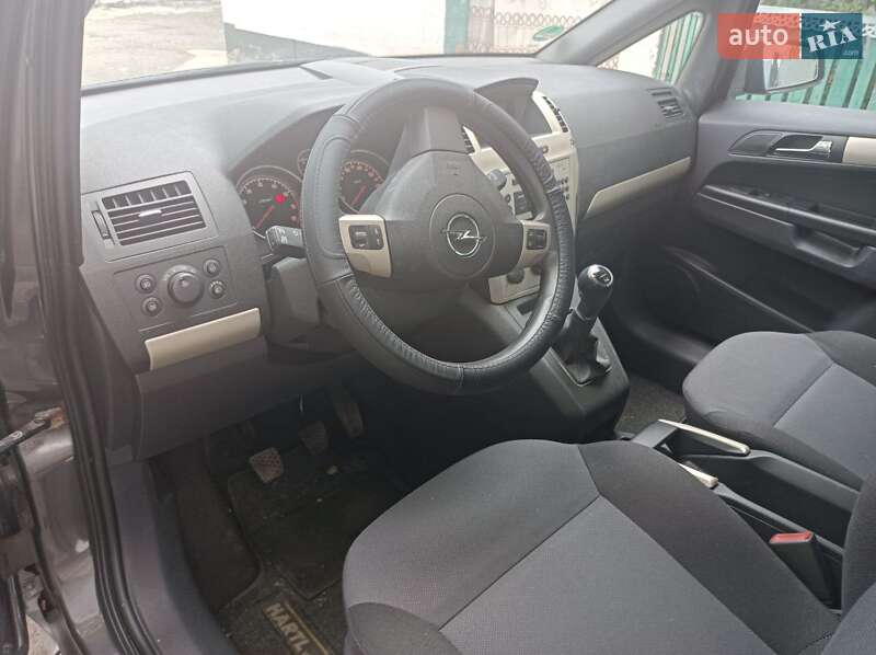 Минивэн Opel Zafira 2008 в Ракитном