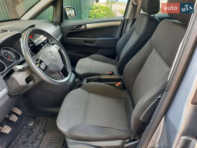 Минивэн Opel Zafira 2010 в Полтаве