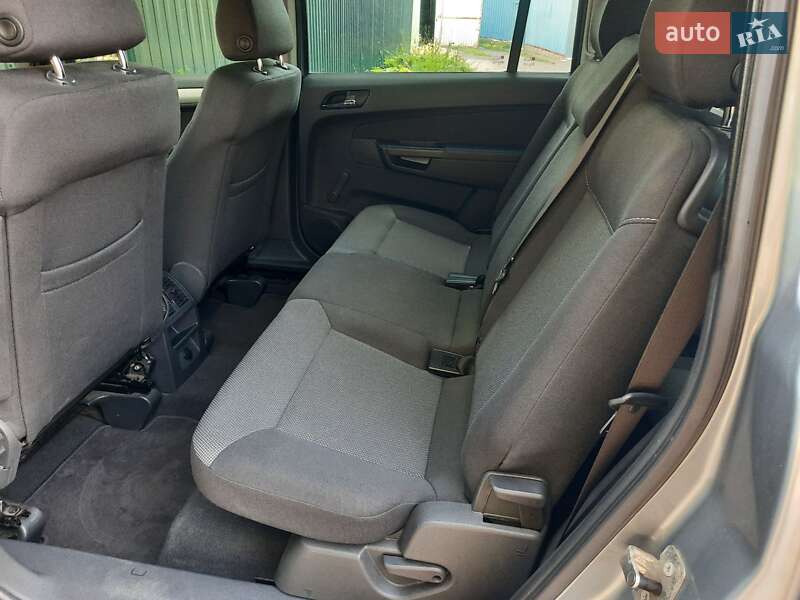 Минивэн Opel Zafira 2010 в Полтаве