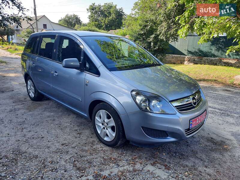 Минивэн Opel Zafira 2010 в Полтаве