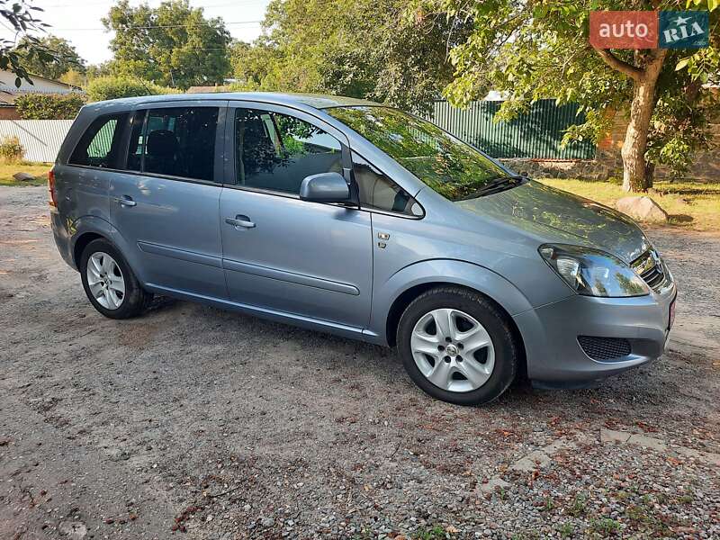 Минивэн Opel Zafira 2010 в Полтаве