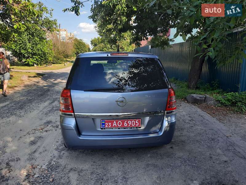 Минивэн Opel Zafira 2010 в Полтаве