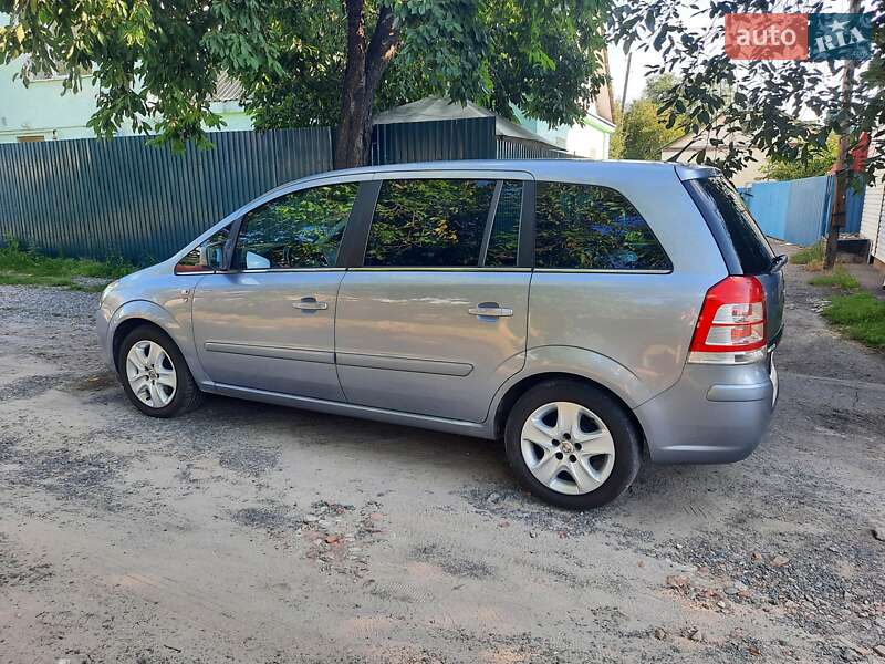 Минивэн Opel Zafira 2010 в Полтаве