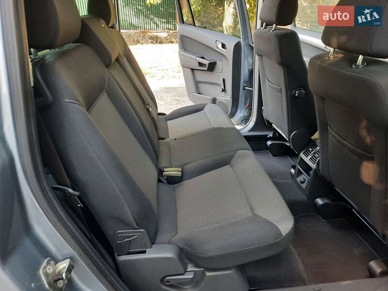 Минивэн Opel Zafira 2010 в Полтаве