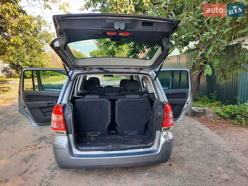 Минивэн Opel Zafira 2010 в Полтаве