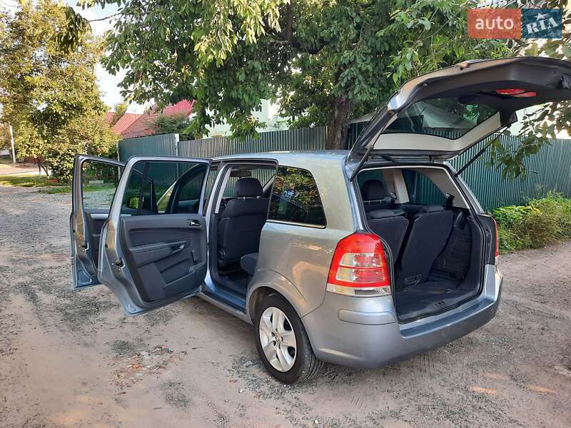 Минивэн Opel Zafira 2010 в Полтаве