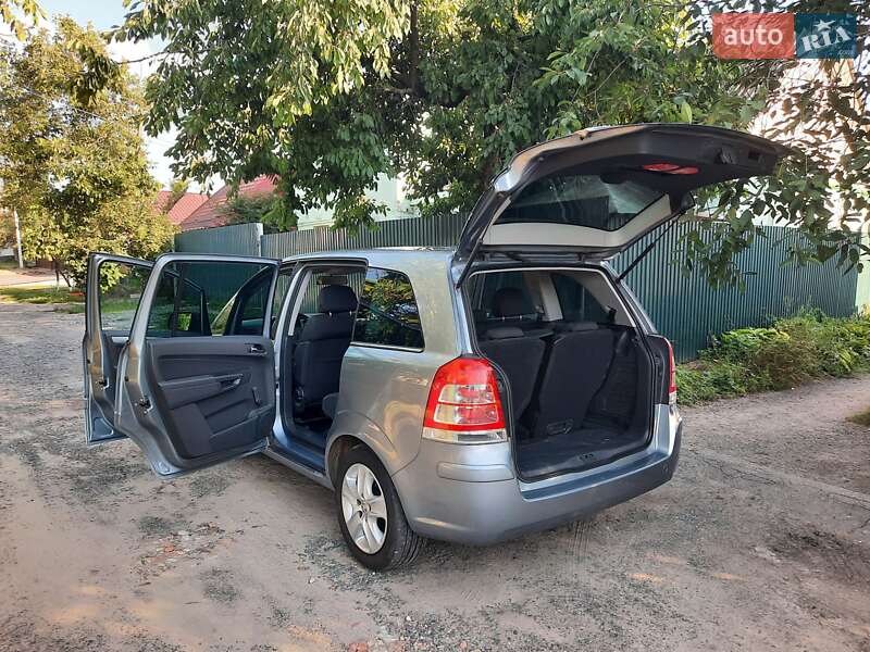 Минивэн Opel Zafira 2010 в Полтаве