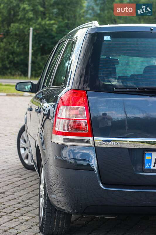 Минивэн Opel Zafira 2008 в Надворной