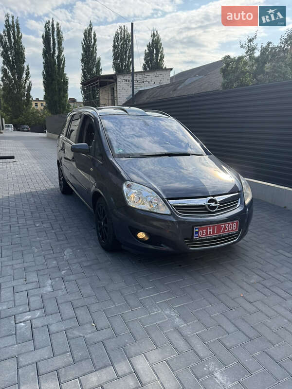 Минивэн Opel Zafira 2008 в Луцке