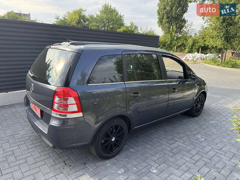 Минивэн Opel Zafira 2008 в Луцке