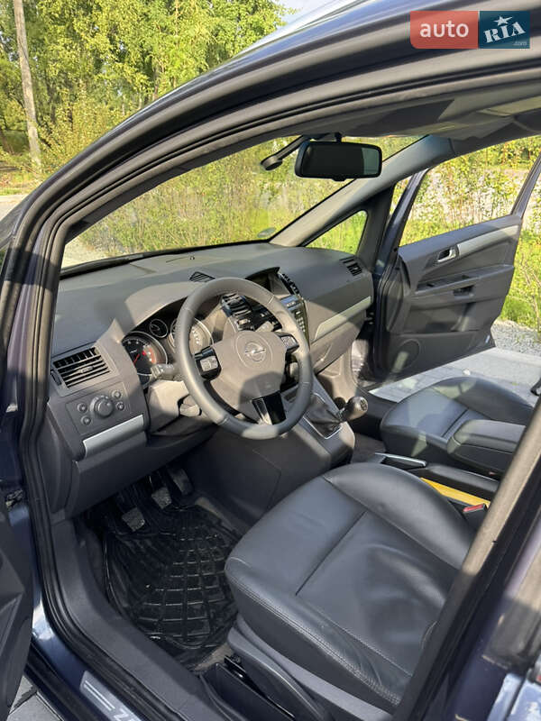 Минивэн Opel Zafira 2008 в Луцке