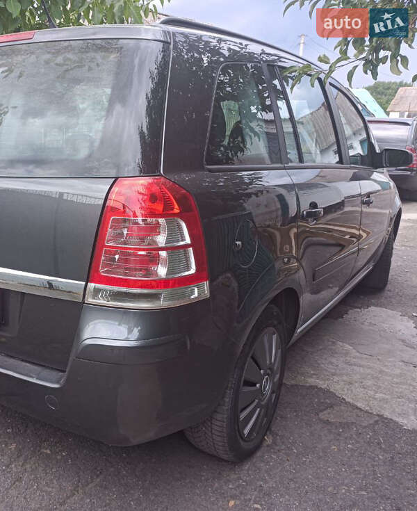 Минивэн Opel Zafira 2008 в Ракитном