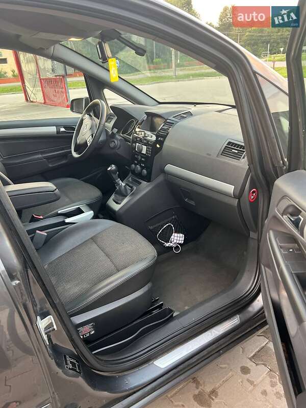 Минивэн Opel Zafira 2009 в Каменке