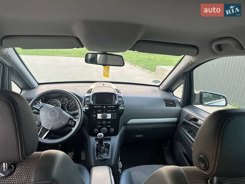 Минивэн Opel Zafira 2009 в Каменке