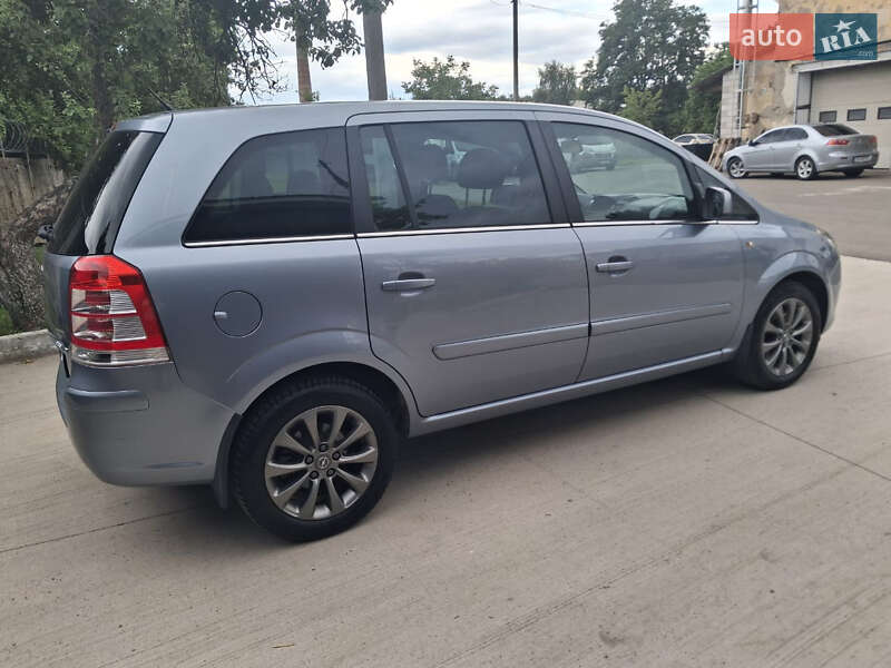 Мінівен Opel Zafira 2010 в Чернігові