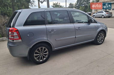Минивэн Opel Zafira 2010 в 