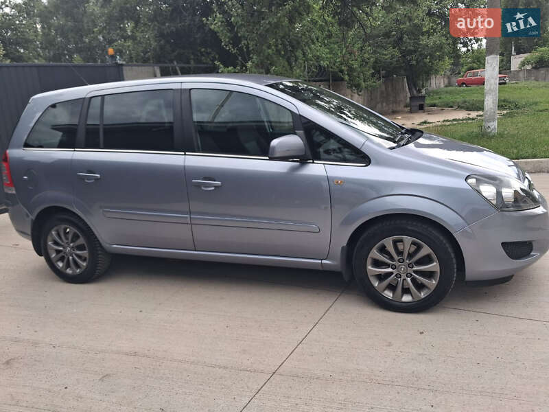 Мінівен Opel Zafira 2010 в Чернігові