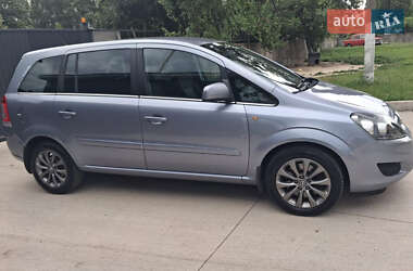 Минивэн Opel Zafira 2010 в 