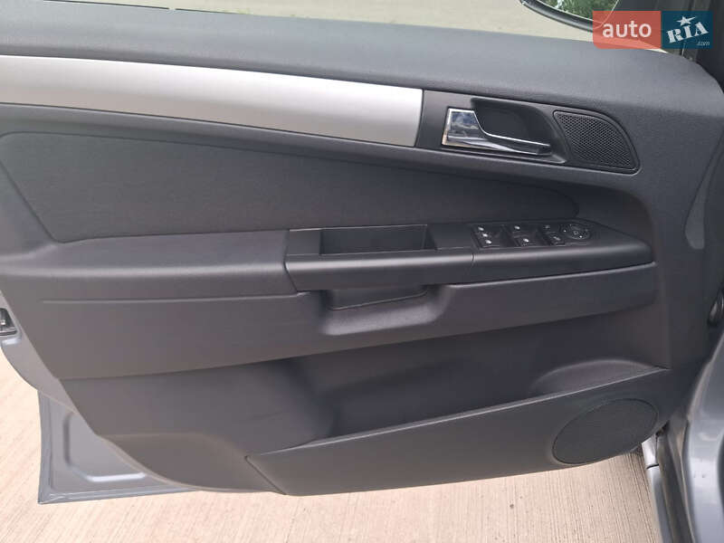 Мінівен Opel Zafira 2010 в Чернігові