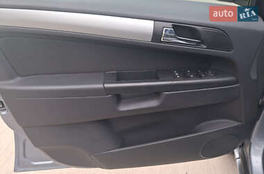 Минивэн Opel Zafira 2010 в 